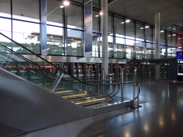 Schlüsselwörter: Schweiz Flughafen Zürich Skymetro